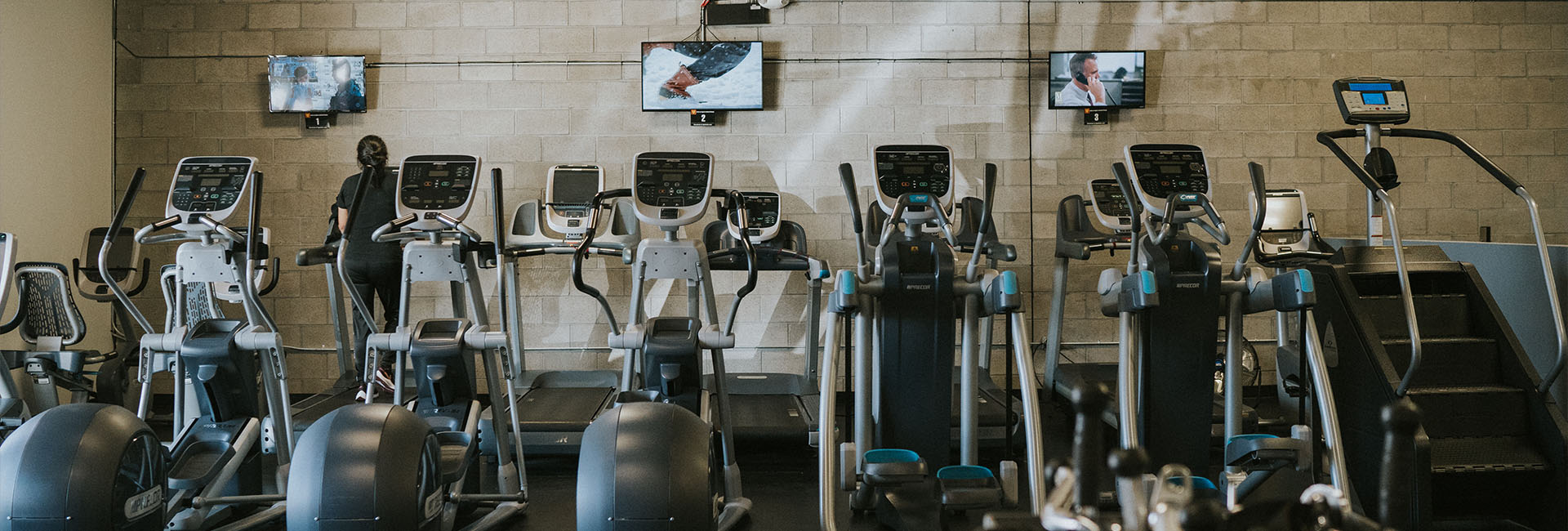 modern cardio machines with tv and headphone jacks